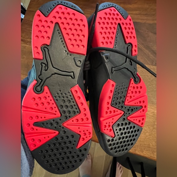 Black air Jordan Nikes - Picture 3 of 3